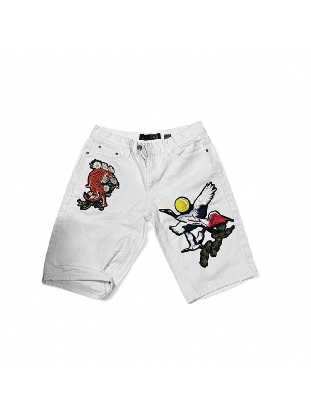 White shorts with embroidered graphic
Size: 34" , 100% cotton
skater #summer